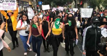 Enfrentamientos, pintas y consignas en marcha feministra en CDMX