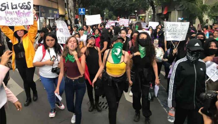 Enfrentamientos, pintas y consignas en marcha feministra en CDMX