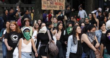 "No nos paga la derecha, somos activistas", responden a AMLO