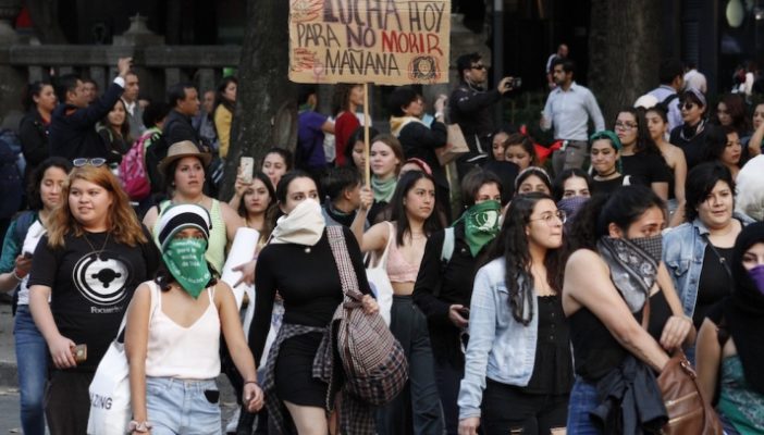 "No nos paga la derecha, somos activistas", responden a AMLO