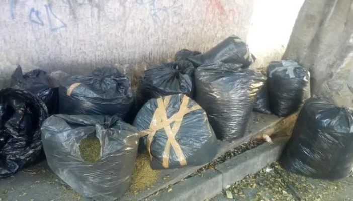 Abandonan 20 bolsas negras en Guadalajara llenas de mariguana