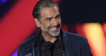 Piden dejar de cantar 'Mátalas' de Alejandro Fernández