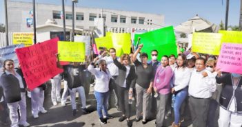 Se manifiestan médicos en Veracruz y Puebla por falta de insumos