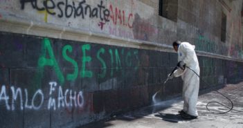 Restauran palacio nacional tras pintas por el 8M