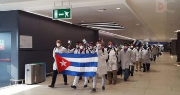 ¿Cuántos médicos cubanos fueron enviados a Italia?