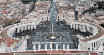 El Vaticano confirma caso de COVID-19 en residencia del Papa