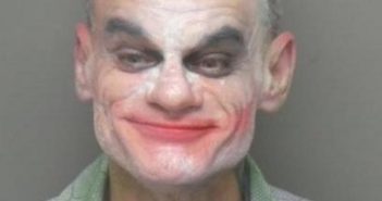 Disfrazado del ‘Joker’ amenaza en Facebook con emprender una masacre