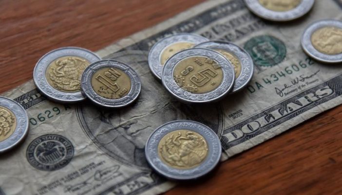 ¡No deja de superarse! Dólar supera barrera de los 24 pesos