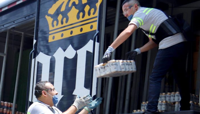 Cerveceras tienen permiso para seguir trabajando