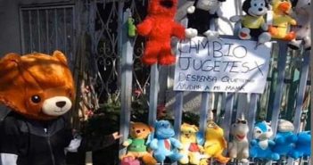 "Cambio juguetes por comida", el mensaje que conmovió las redes