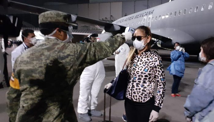 Llegan a México 280 connacionales repatriados de Argentina