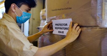 Inicia entrega de mascarillas a trabajadores del IMSS
