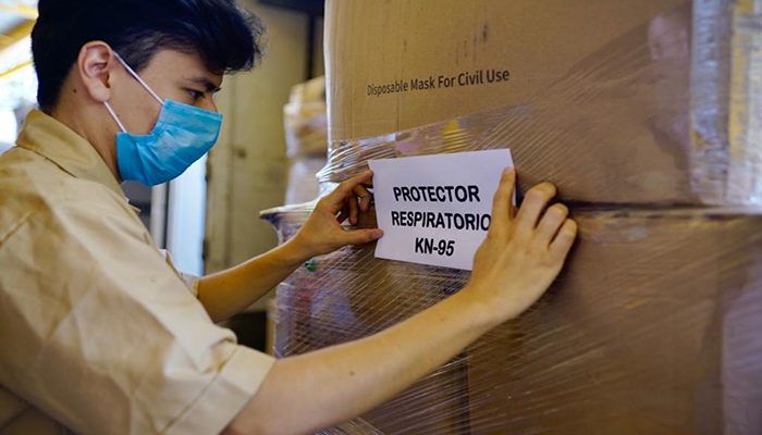 Inicia entrega de mascarillas a trabajadores del IMSS
