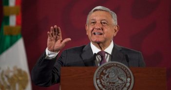 AMLO ofrece adelantar la revocación de mandato a 2021
