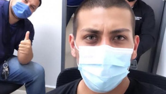 Regalan coche a enfermero al que le negaron servicio en camión