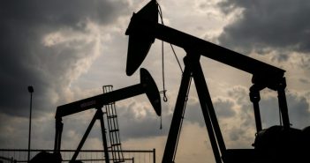 Precio del petróleo cae a su mínimo histórico; menos de 5 dólares por barril