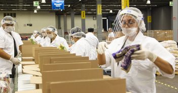 UdeG entrega despensas a estudiantes con mayor necesidad