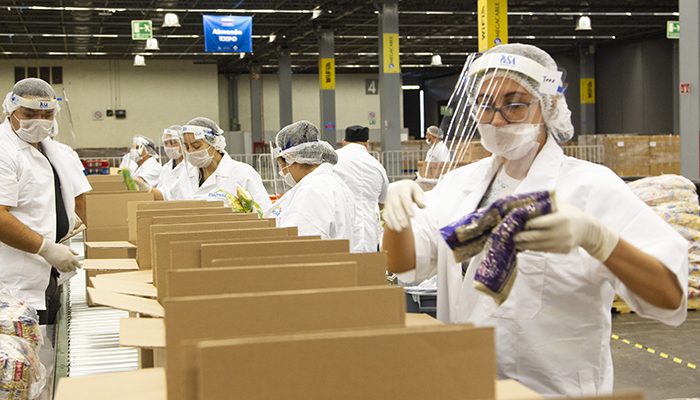 UdeG entrega despensas a estudiantes con mayor necesidad
