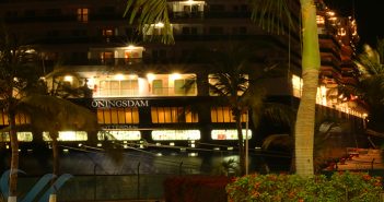 Dejan bajar a los 20 tripulantes mexicanos del Koningsdam en Puerto Vallarta