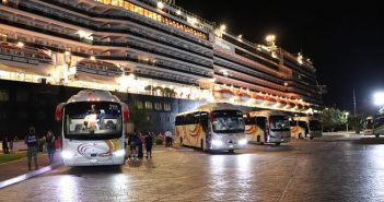 ¡Sí dejaron bajar en PV a los tripulantes del Koningsdam!