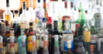 Suman 45 los muertos por beber alcohol adulterado en Jalisco