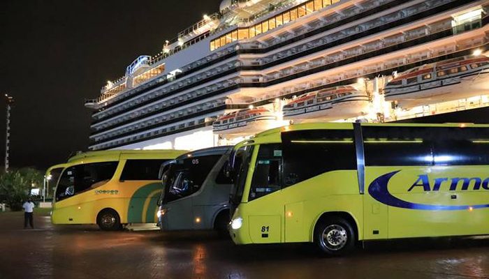 Suman 674 personas repatriadas del crucero Koningsdam