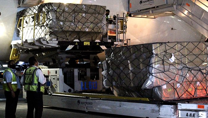 Llena noveno avión con insumos médicos procedentes de China