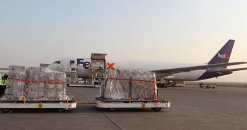 Llega a México cuarto vuelo de EU con ventiladores para Covid-19