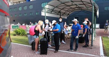 Ya fueron repatriados la mitad de los tripulantes que bajaron en PV