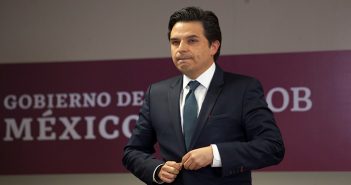 Zoe Robledo justifica compra de ventiladores a hijo de Bartlett