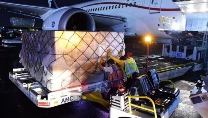 Llega a México vuelo número 12 con 80 ventiladores