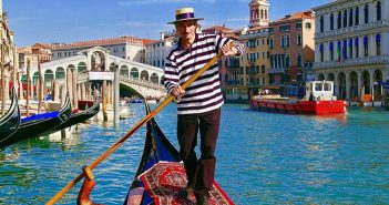 Regresan las góndolas a Venecia, a pesar de no haber turistas