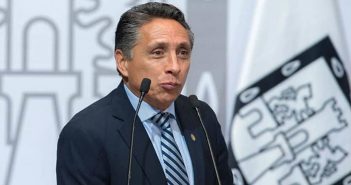 Manuel Negrete da positivo a COVID-19