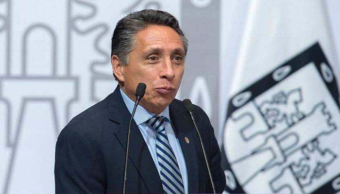 Manuel Negrete da positivo a COVID-19