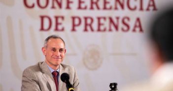 Giras de AMLO son 'esenciales', dice López Gatell