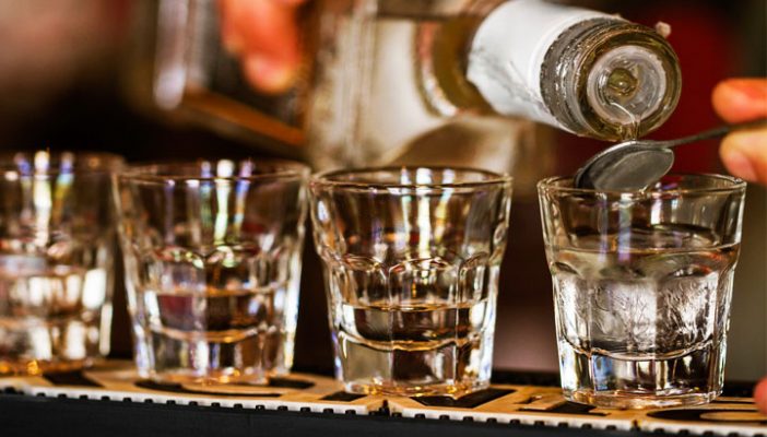 Ya son 24 defunciones por consumo de metanol en Jalisco