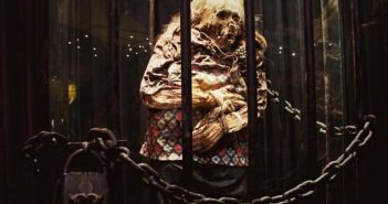 Quitarán cadenas y crucifijos a 'Momia Bruja' de Guanajuato