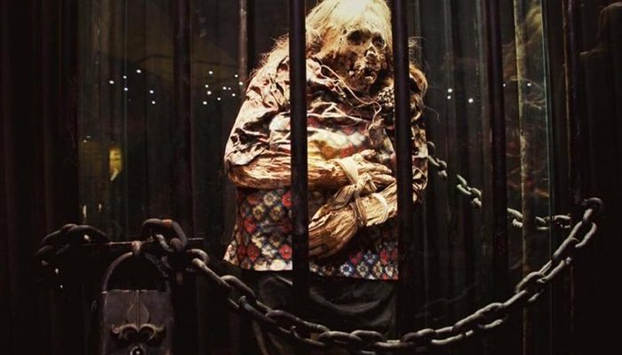 Quitarán cadenas y crucifijos a 'Momia Bruja' de Guanajuato