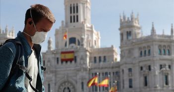 España y Francia inician actividades de manera escalonada