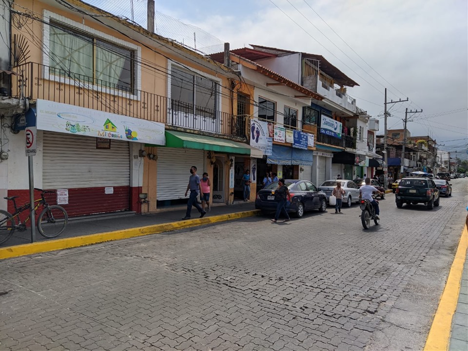 A pesar de tener 'luz verde', muchos negocios siguen cerrados 4 A pesar de tener 'luz verde', muchos negocios siguen cerrados