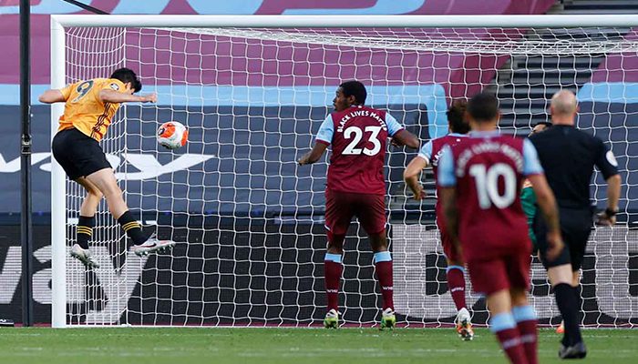 Anota Raúl Jiménez y los Wolves ganan en su regreso a la Premier