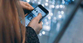 Niña se suicida porque sus padres le quitaron su teléfono