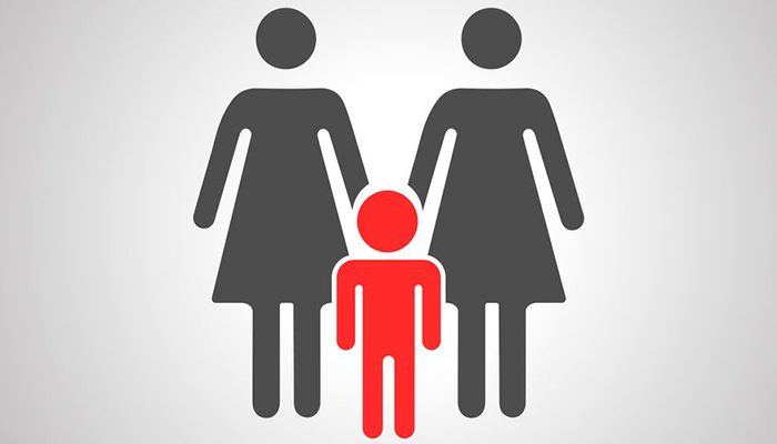 Chile da un paso histórico; reconocen a niño con 2 madres