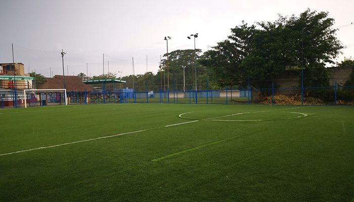 Canchas de futbol podrían reabrir tras protestas