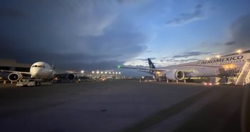 Arriban a México vuelos 19 y 20 de China con insumos contra Covid-19