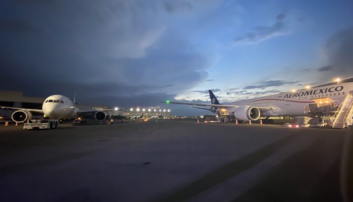 Arriban a México vuelos 19 y 20 de China con insumos contra Covid-19