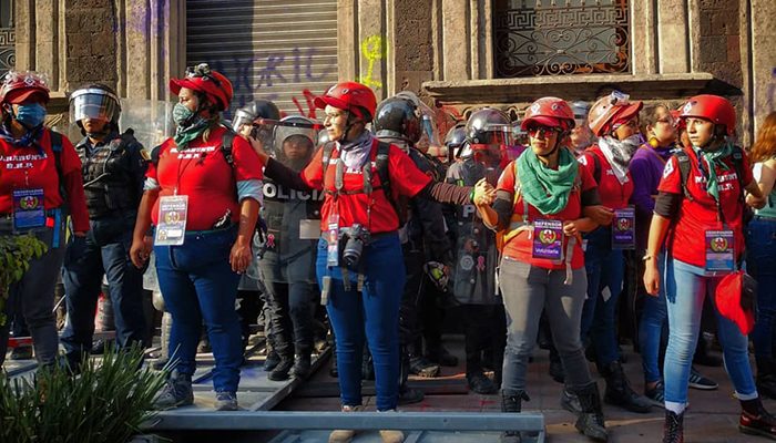 Critican reportaje de Tv Azteca; señalan a 'delincuentes' en protestas