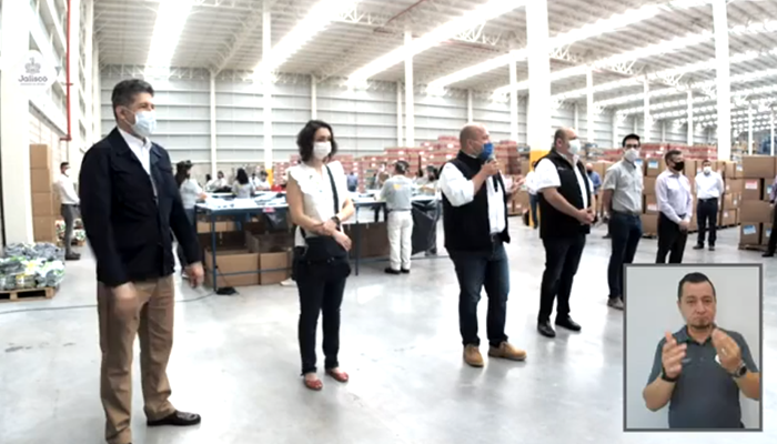 Reaparece 'El Mochilas' en video con Enrique Alfaro