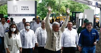 AMLO da banderazo de salida a construcción de Tren Maya