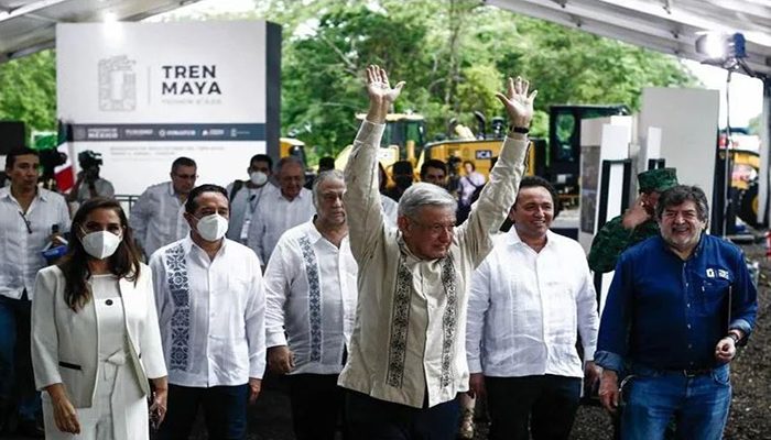 AMLO da banderazo de salida a construcción de Tren Maya